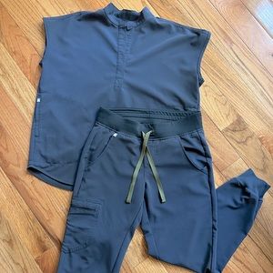 Figs XS Rafeala Scrub Top/XS petite Zamora joggers